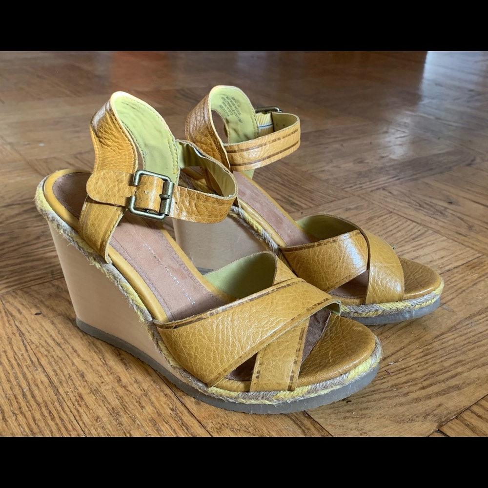 WEDGE SANDALS